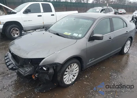 2011 Ford Fusion Hybrid z USA, uszkodzony, nr VIN 3FADP0L31BR277350